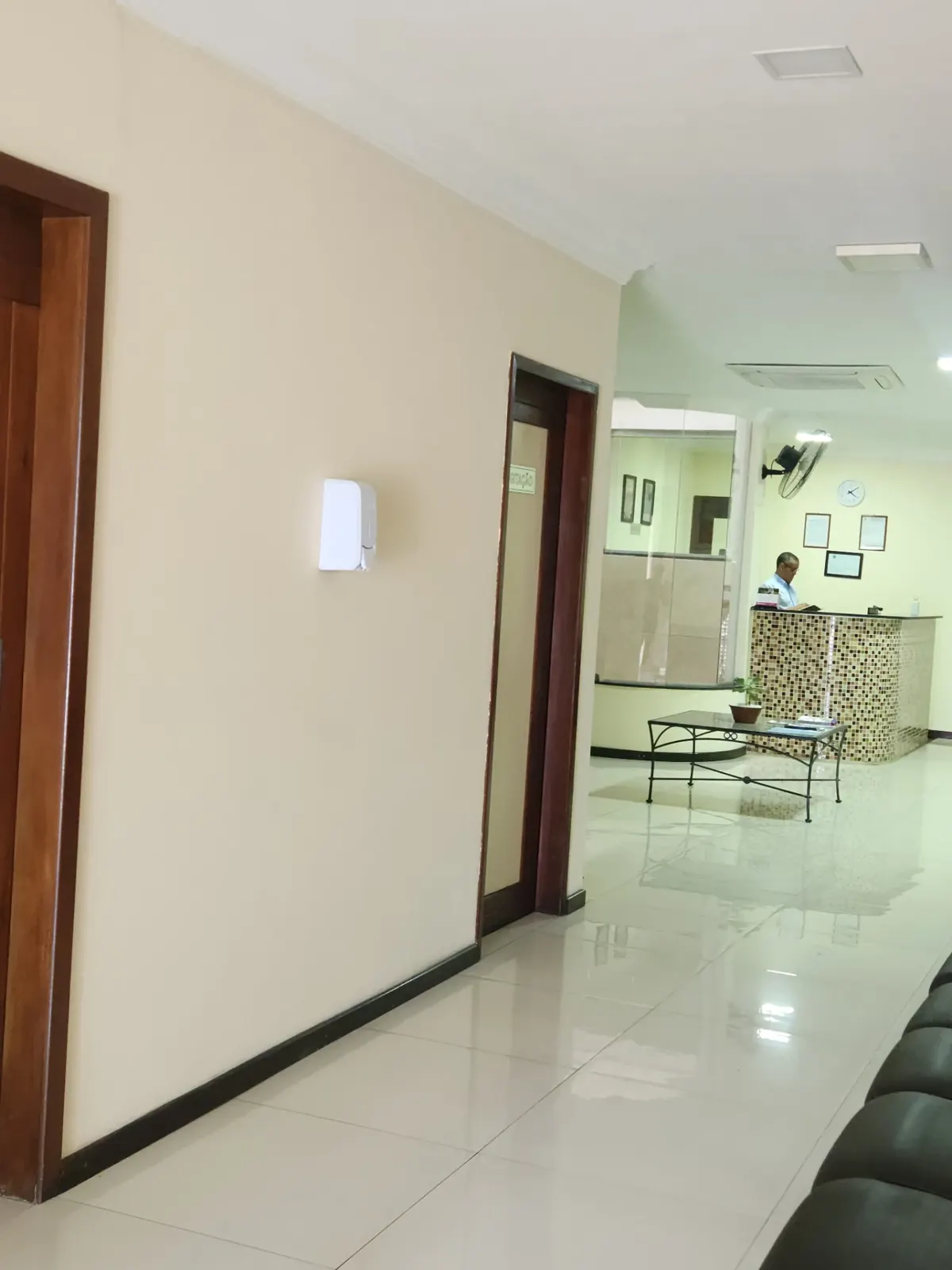Recepção da clínica onde a Dra. Jamile atende em Senhor do Bonfim - BA